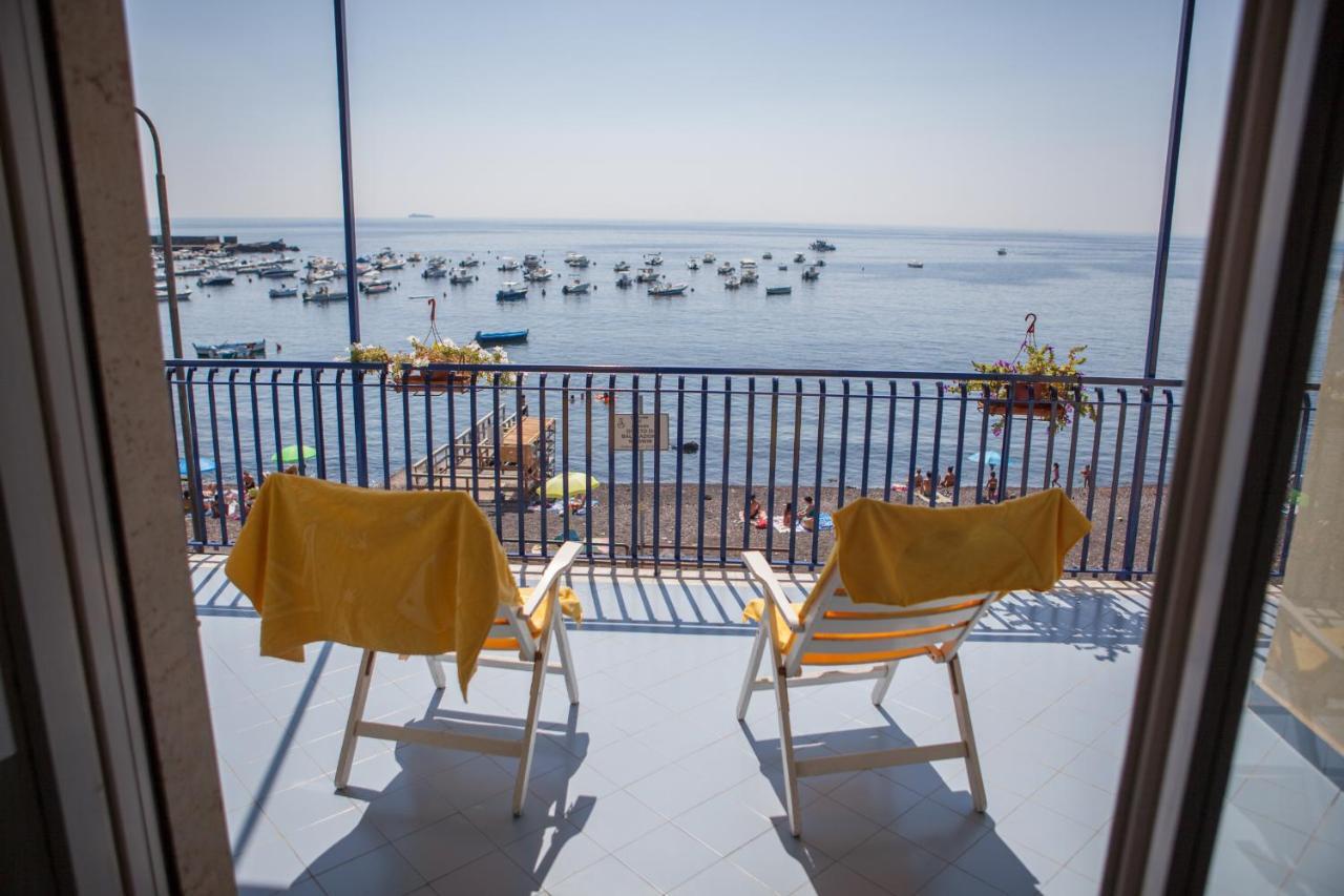 Un Tuffo Nella Baia Di Capomulini Acomodação com café da manhã Acireale Exterior foto